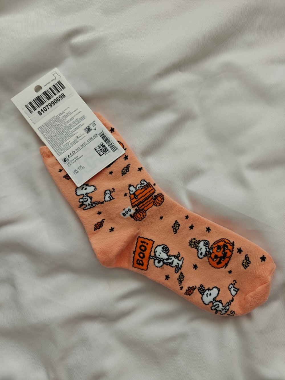 American Eagle x Peanut Snoopy Luxe Plush Button-Up PJ Set Medium + Socks - Picture 11 of 11